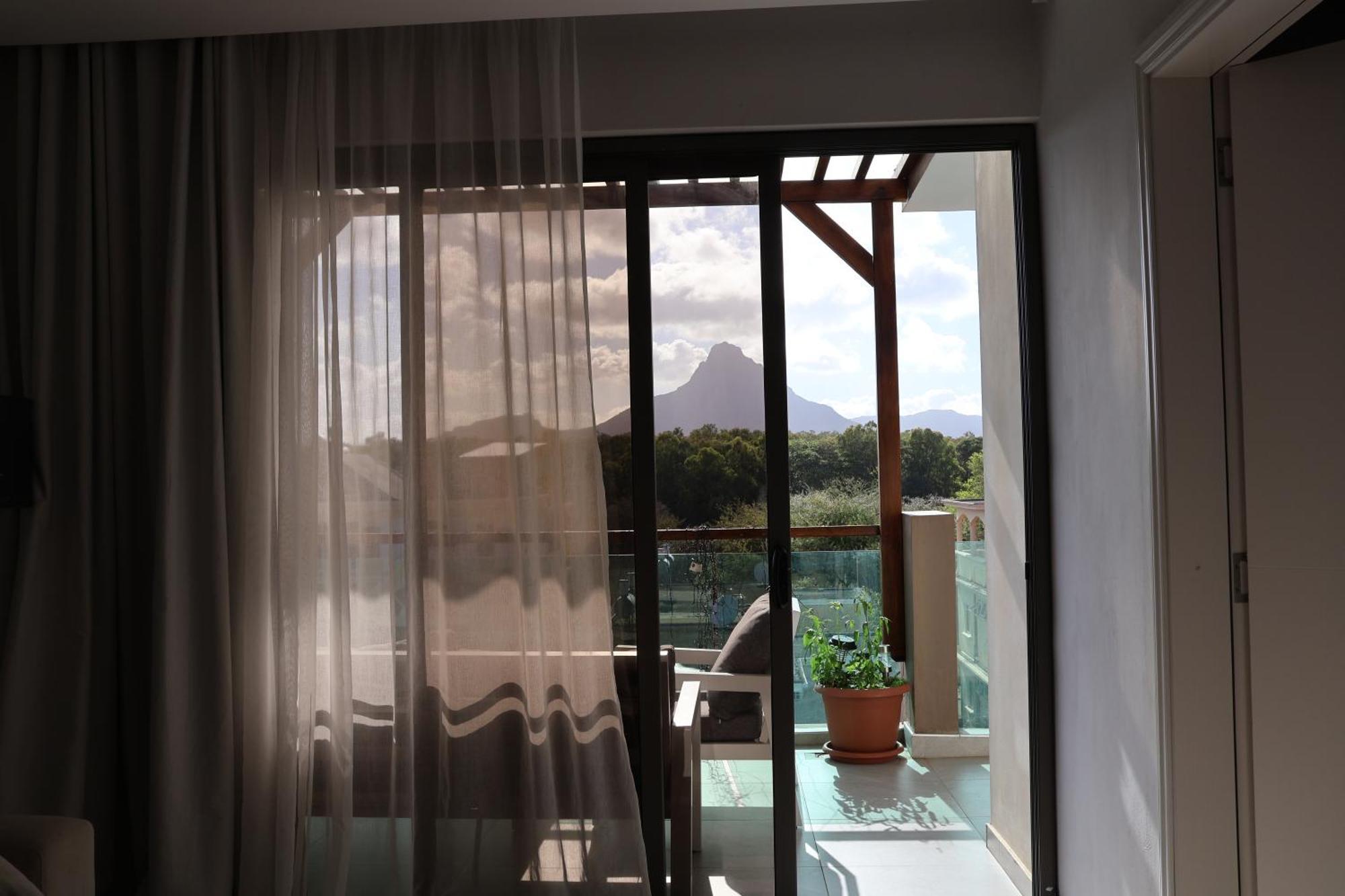 Top-Floor Modern 3Bd Penthouse With Beautiful Mountain View Terrace - 5 Min Walk To Beach Flic-en-Flacq Εξωτερικό φωτογραφία
